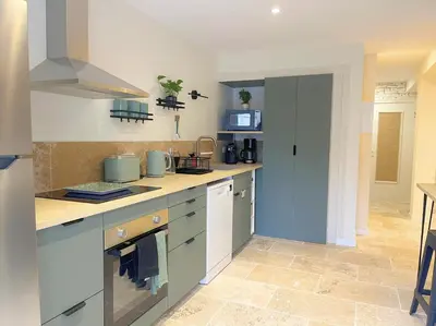 Cuisine ou kitchenette dans l'établissement Le lynx boréal, centre historique avec jardin