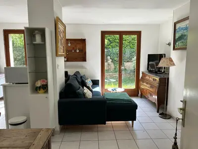 Cuisine ou kitchenette dans l'établissement Eden un jardin au cœur du village