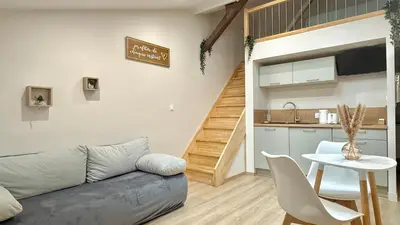 Coin salon dans l'établissement Le cocon mâconnais pour deux