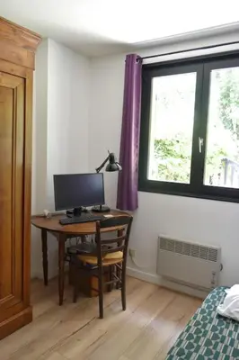 Télévision ou salle de divertissement dans l'établissement Ô bord du Lac - Canoé, barbecue