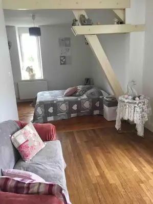 Un ou plusieurs lits dans un hébergement de l'établissement Bourgogne grande maison avec jardin à la française