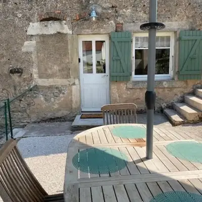 Petite maison de charme à Thury