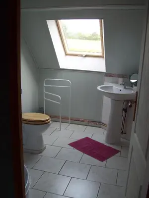 Salle de bains dans l'établissement chambre d hotes les jonquilles
