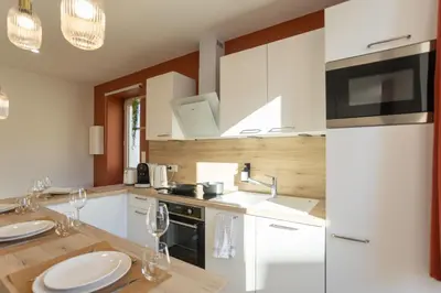 Cuisine ou kitchenette dans l'établissement Le Cocon Digoinais