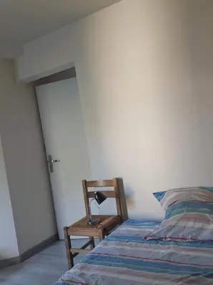 Un ou plusieurs lits dans un hébergement de l'établissement Nuits Dijon Chambre