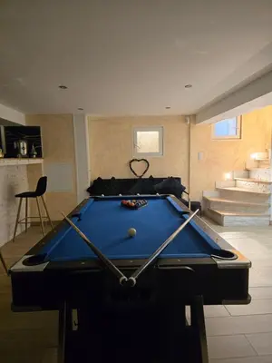 Billard dans l'établissement 1001nuits dijon