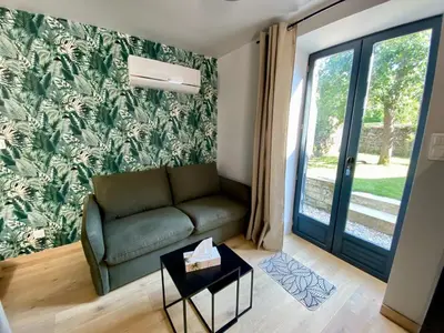 Coin salon dans l'établissement Maisonnette avec jardin