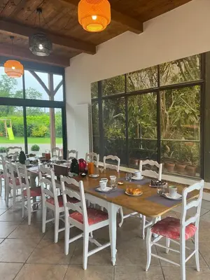 Restaurant ou autre lieu de restauration dans l'établissement La Grange de Félix