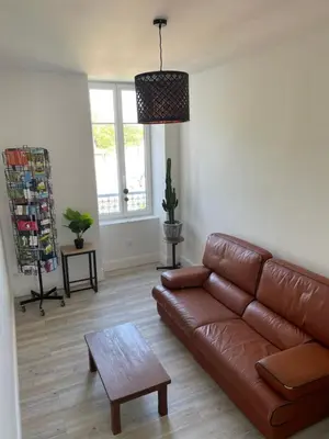 Coin salon dans l'établissement Chambre avec salle de bain privative, Louhans Centre Ville