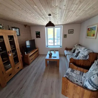 Télévision ou salle de divertissement dans l'établissement La Maison