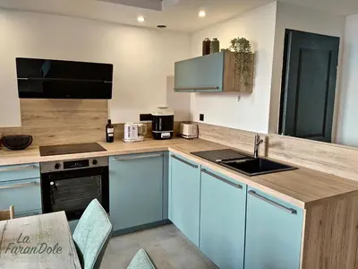 Cuisine ou kitchenette dans l'établissement La Faran'dole - Confortable duplex