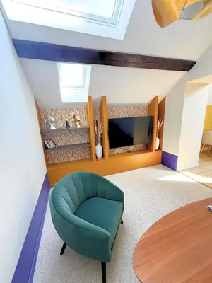 Coin salon dans l'établissement Grand duplex haut de gamme, 4pers, hyper centre, climatisation, stationnements à 10m , très calme