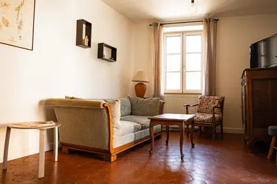 Télévision ou salle de divertissement dans l'établissement Gîte des Cadoles