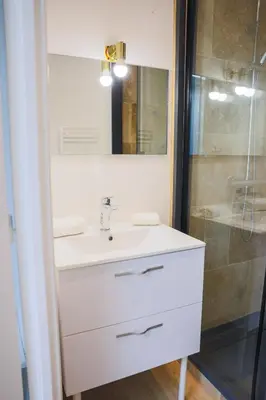 Salle de bains dans l'établissement L'immeuble Carnot