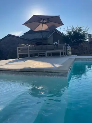 Piscine de l'établissement Château de GRANDVAUX ou située à proximité