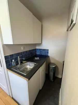 Cuisine ou kitchenette dans l'établissement Studio rénové gare Dijon