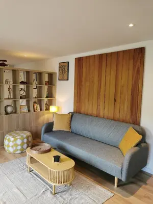 Coin salon dans l'établissement Maison de la fontaine aux daims