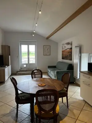 Cuisine ou kitchenette dans l'établissement Charmante maisonnette avec vue sur le Clos Vougeot