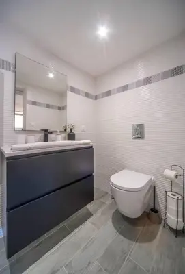 Salle de bains dans l'établissement Harmonie Apartments - Pool & Free Parking, 5 min A6 & Chalon sur Saone
