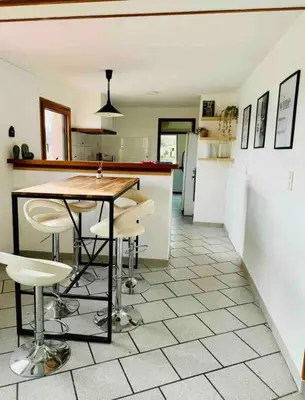 Cuisine ou kitchenette dans l'établissement Maison à la campagne