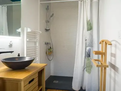 Salle de bains dans l'établissement Kitsuné Lodge zen d'inspiration japonaise