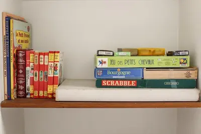 Bibliothèque dans l'appartement