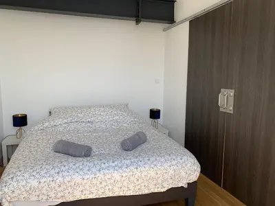 Un ou plusieurs lits dans un hébergement de l'établissement Appartement neuf, vue sur saône