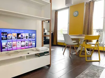 Télévision ou salle de divertissement dans l'établissement Le St Laurent - Bord de Saône