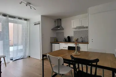 Cuisine ou kitchenette dans l'établissement Appartement 2 pièces Le Louveteau