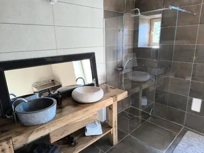 Salle de bains dans l'établissement Chez Marine & Justine