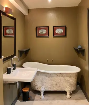 Salle de bains dans l'établissement Les Fromentaux