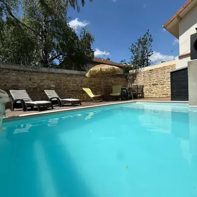 Maison avec piscine et cave voûtée