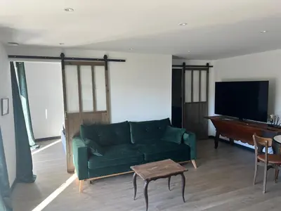 Télévision ou salle de divertissement dans l'établissement Harmonie Chalain Appartements