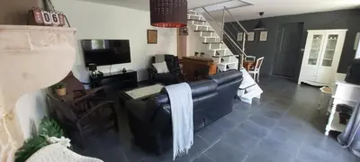 Télévision ou salle de divertissement dans l'établissement Le gîte 