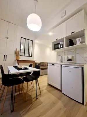 Cuisine ou kitchenette dans l'établissement La petite parenthèse au centre ville