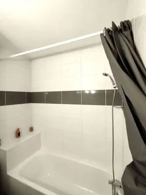 Salle de bains dans l'établissement Idéalement situé pour tous III
