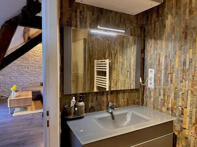 Salle de bains dans l'établissement Le Mignon de Chenôve
