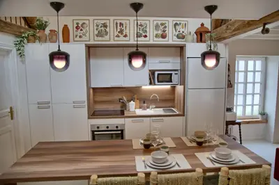 Cuisine ou kitchenette dans l'établissement Gîte le Grenier GRAY