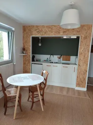 Cuisine ou kitchenette dans l'établissement Appartement neuf, Rez de jardin, 30m2 lumineux
