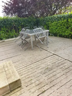 Plan de l'établissement Villa avec piscine au calme à la campagne