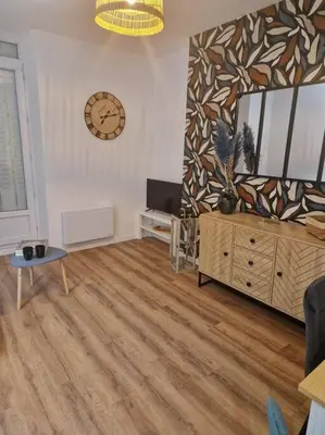 Télévision ou salle de divertissement dans l'établissement Le Carnot