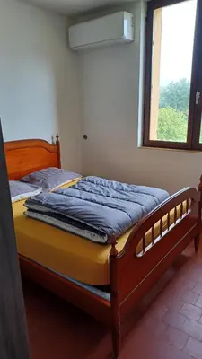 Un ou plusieurs lits dans un hébergement de l'établissement Bel Appartement Fonctionnel,2 grandes chambres separer plus un bz,WI FI,Clim