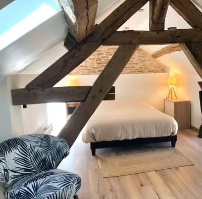 Un ou plusieurs lits dans un hébergement de l'établissement Maison avec cour L'atelier