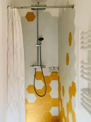 Salle de bains dans l'établissement Maison avec cour L'atelier