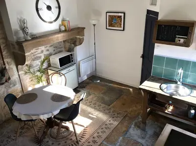 Cuisine ou kitchenette dans l'établissement Maison avec cour L'atelier