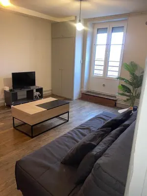 Télévision ou salle de divertissement dans l'établissement Appartement meublé - 2 Chambres