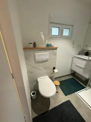 Salle de bains dans l'établissement Logust