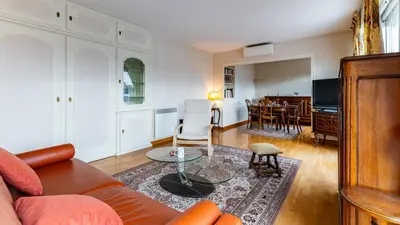 Télévision ou salle de divertissement dans l'établissement Le Darcy - Balcon - Centre ville - 2BDR 2BR