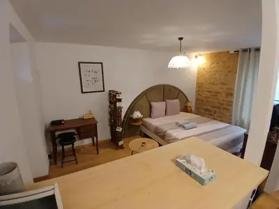 Un ou plusieurs lits dans un hébergement de l'établissement Studio 20m2 - stationnement gratuit - WiFi