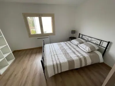 Un ou plusieurs lits dans un hébergement de l'établissement Appartement 3 chambres climatisé 100m2